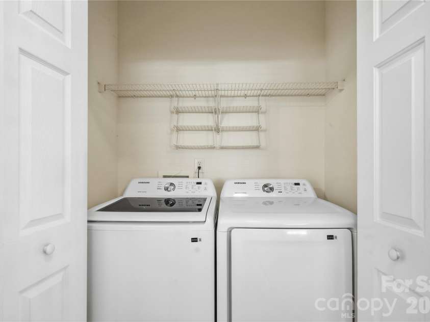 9035 Meadowmont View Drive, Charlotte, NC 28269.  MLS# CAR4402729, YatesRealty ID 38244. 