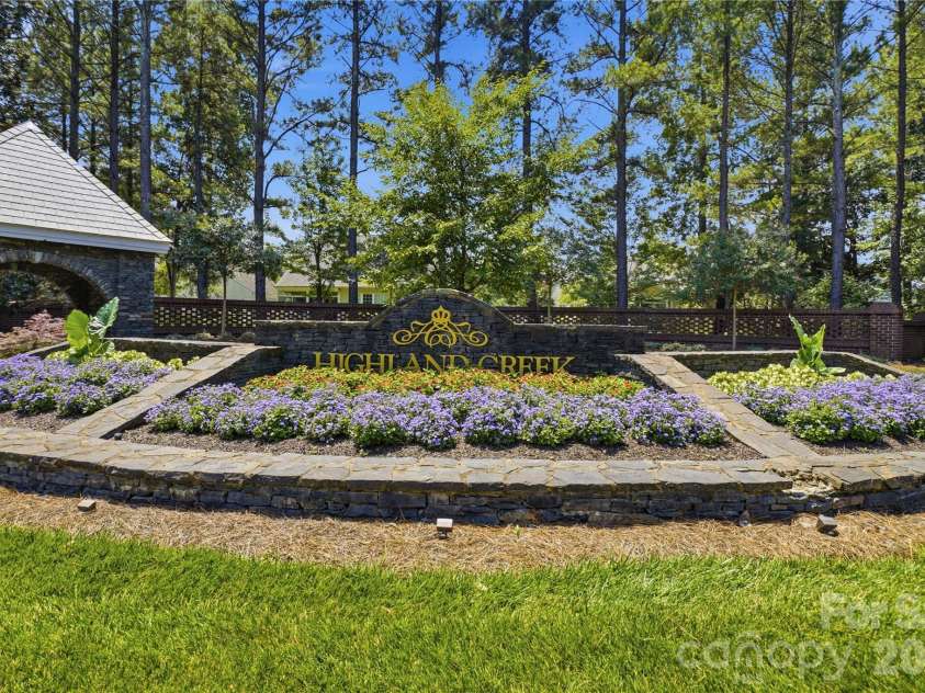 9035 Meadowmont View Drive, Charlotte, NC 28269.  MLS# CAR4402729, YatesRealty ID 38244. 