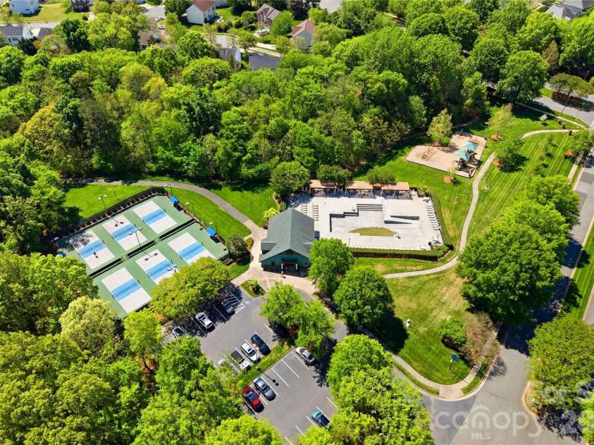 9035 Meadowmont View Drive, Charlotte, NC 28269.  MLS# CAR4402729, YatesRealty ID 38244. 