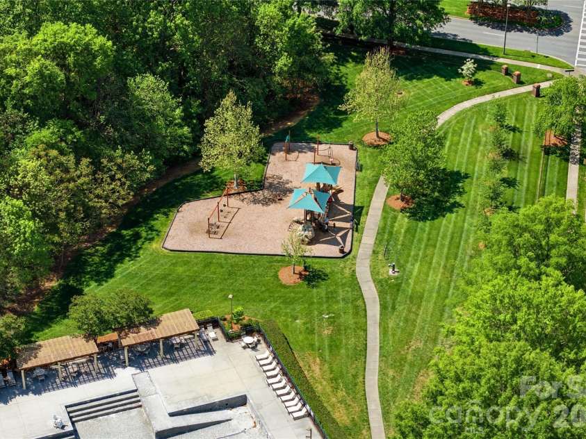 9035 Meadowmont View Drive, Charlotte, NC 28269.  MLS# CAR4402729, YatesRealty ID 38244. 