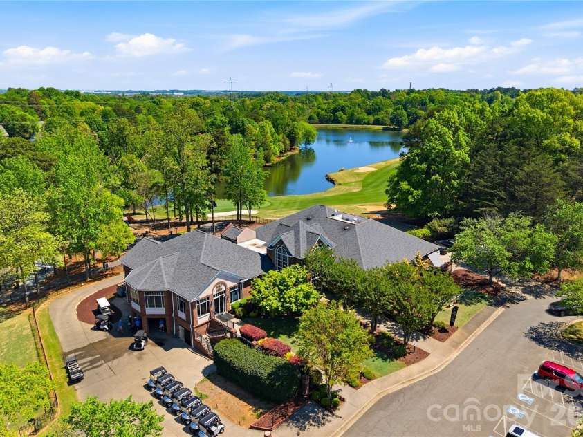 9035 Meadowmont View Drive, Charlotte, NC 28269.  MLS# CAR4402729, YatesRealty ID 38244. 