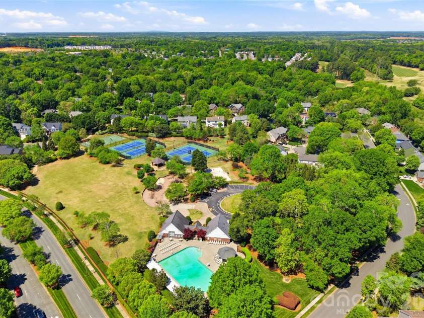 9035 Meadowmont View Drive, Charlotte, NC 28269.  MLS# CAR4402729, YatesRealty ID 38244. 
