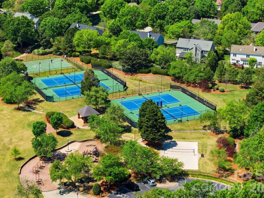 9035 Meadowmont View Drive, Charlotte, NC 28269.  MLS# CAR4402729, YatesRealty ID 38244. 