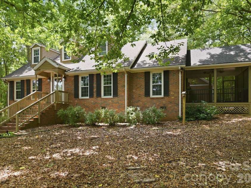 9475 Man O War Road, Fort Mill, SC 29707.  MLS# CAR4402394, YatesRealty ID 38245. 
