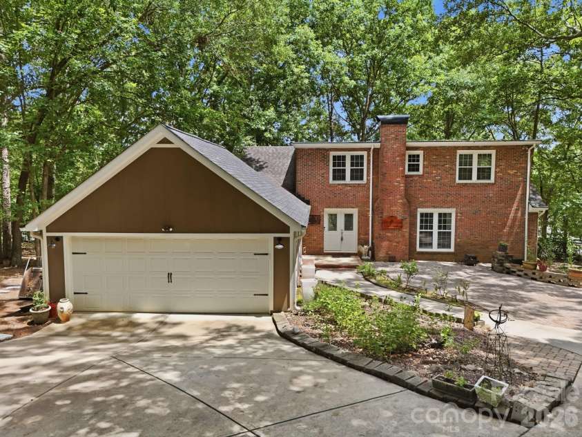 9475 Man O War Road, Fort Mill, SC 29707.  MLS# CAR4402394, YatesRealty ID 38245. 