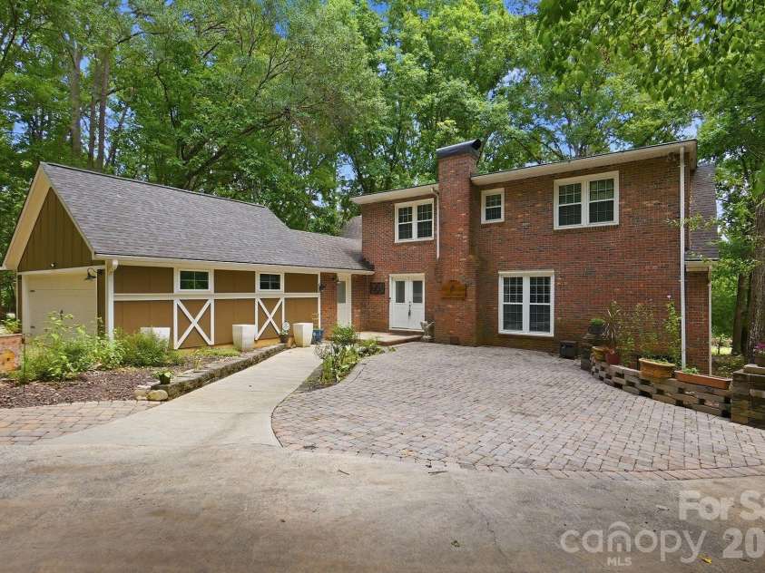 9475 Man O War Road, Fort Mill, SC 29707.  MLS# CAR4402394, YatesRealty ID 38245. 