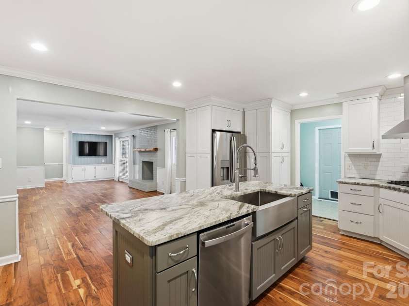 9475 Man O War Road, Fort Mill, SC 29707.  MLS# CAR4402394, YatesRealty ID 38245. 