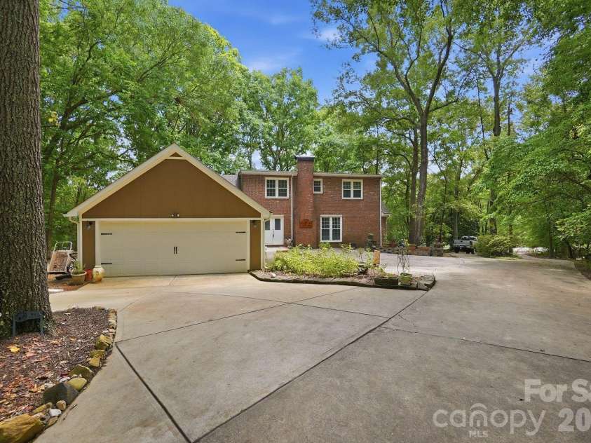 9475 Man O War Road, Fort Mill, SC 29707.  MLS# CAR4402394, YatesRealty ID 38245. 