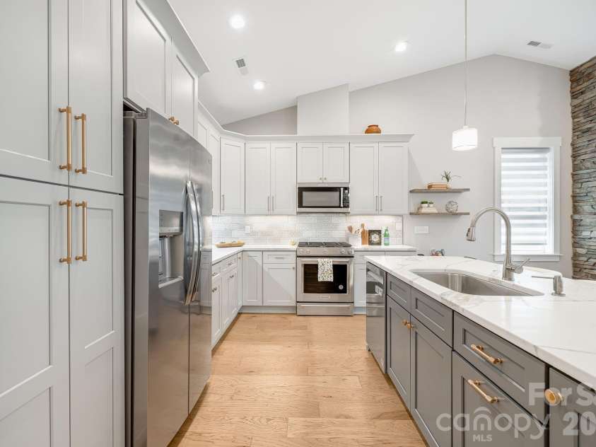 158 Waightstill Drive, Arden, NC 28704.  MLS# CAR4387914, YatesRealty ID 38246. Well-appointed kitchen designed for everyday living.