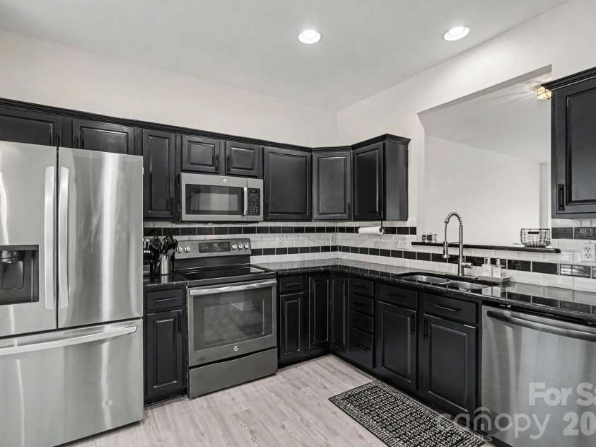 12727 Bullock Greenway Boulevard, Charlotte, NC 28277.  MLS# CAR4394540, YatesRealty ID 38248. 
