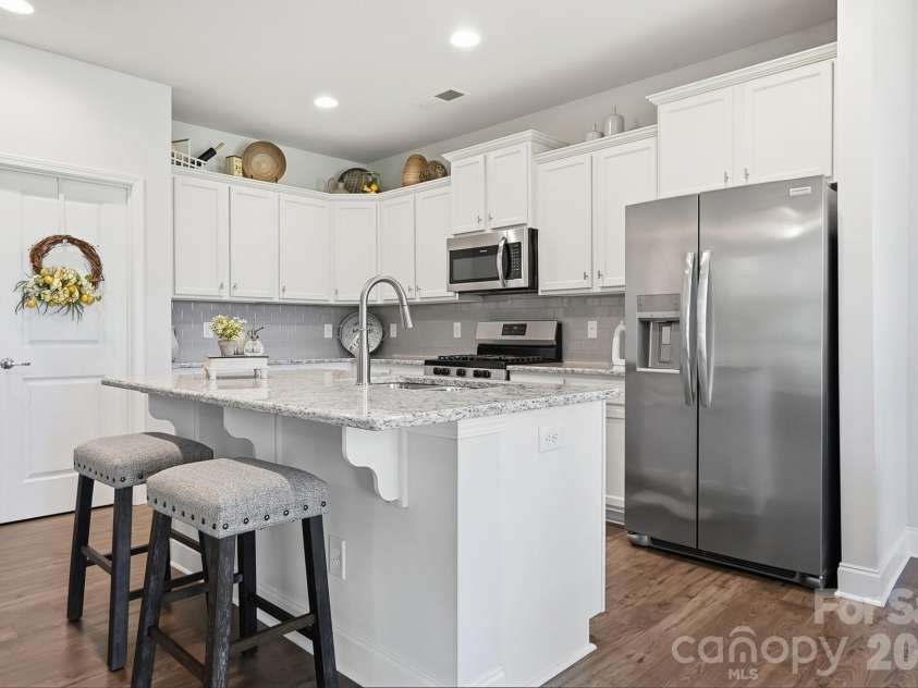 11765 Glenwood Drive, Locust, NC 28097.  MLS# CAR4373388, YatesRealty ID 38249. Beautiful Kitchen with Island