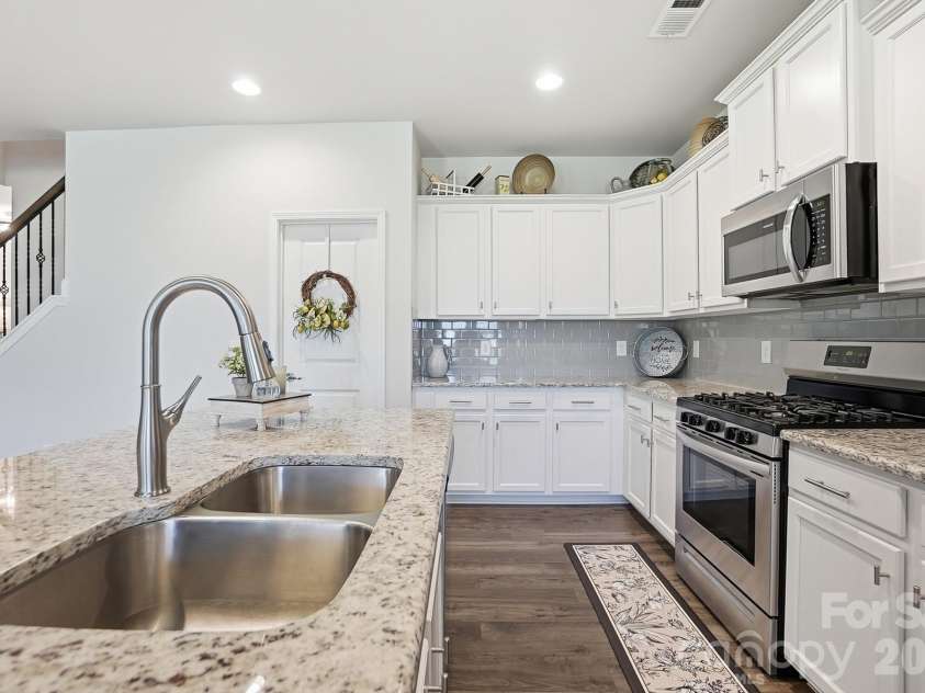 11765 Glenwood Drive, Locust, NC 28097.  MLS# CAR4373388, YatesRealty ID 38249. Beautiful Kitchen with Island