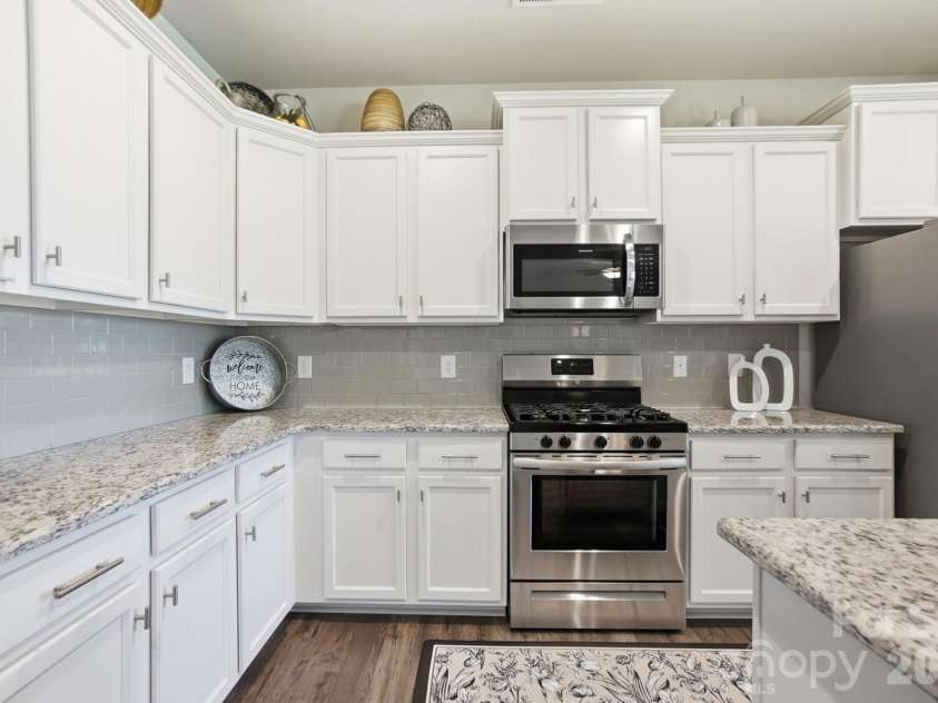 11765 Glenwood Drive, Locust, NC 28097.  MLS# CAR4373388, YatesRealty ID 38249. Beautiful Kitchen with Island
