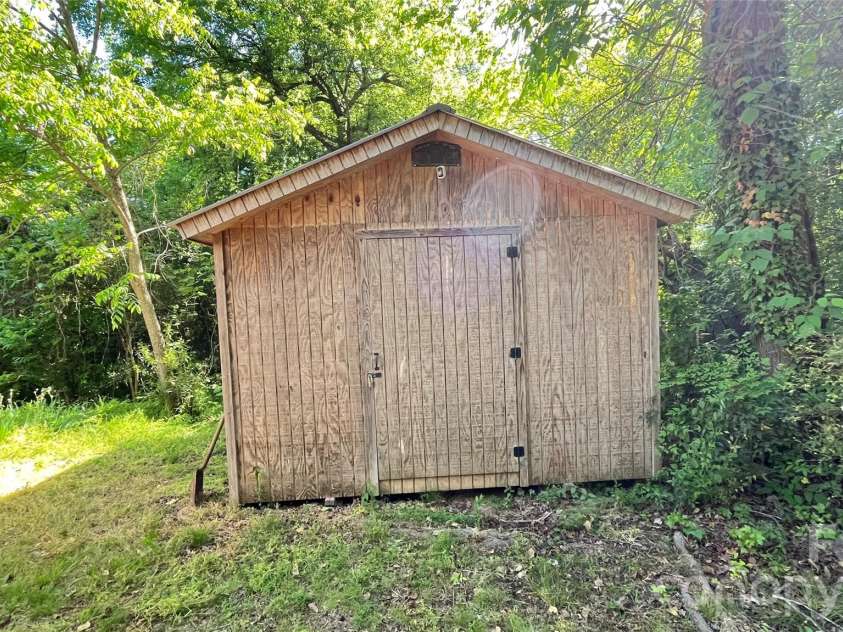 205 Sunrise Avenue, Mount Gilead, NC 27306.  MLS# CAR4378550, YatesRealty ID 38251. 