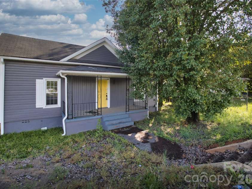 3209 Lowell Road, Gastonia, NC 28054.  MLS# CAR4405388, YatesRealty ID 38252. 