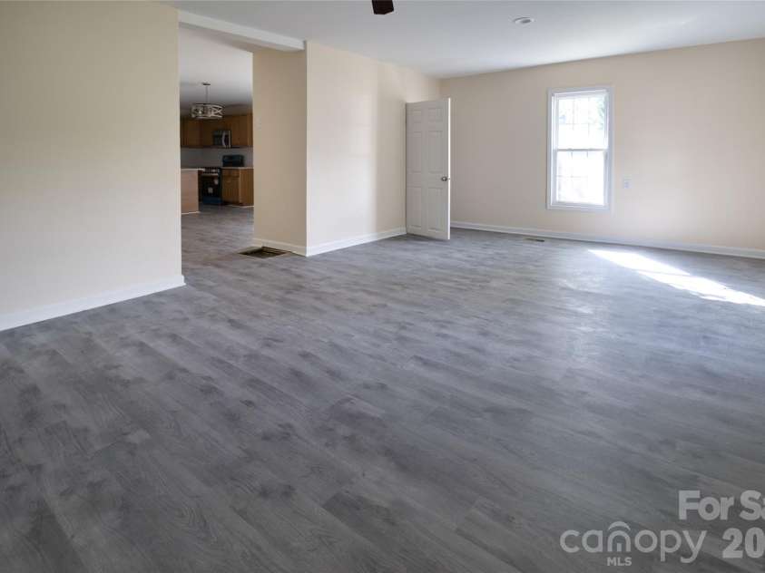 3209 Lowell Road, Gastonia, NC 28054.  MLS# CAR4405388, YatesRealty ID 38252. 