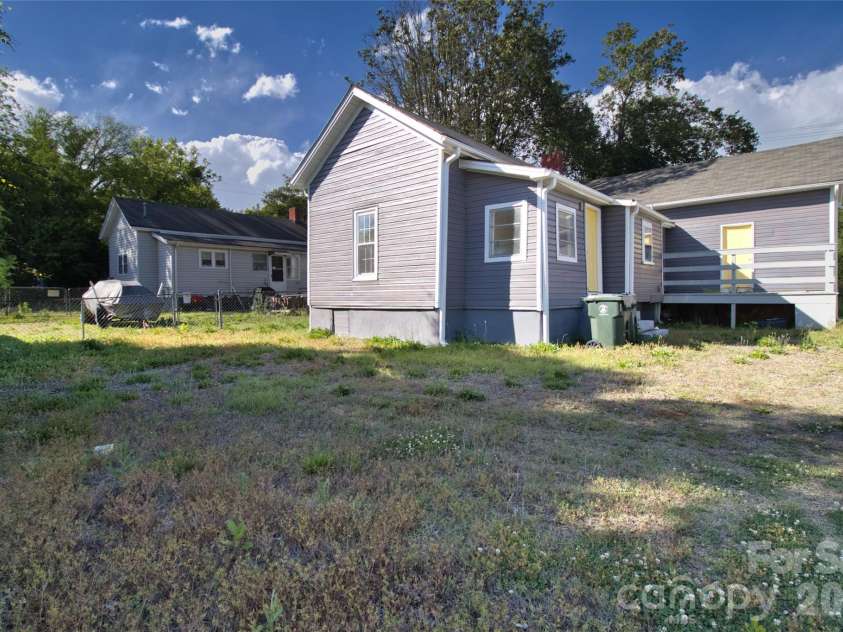 3209 Lowell Road, Gastonia, NC 28054.  MLS# CAR4405388, YatesRealty ID 38252. 