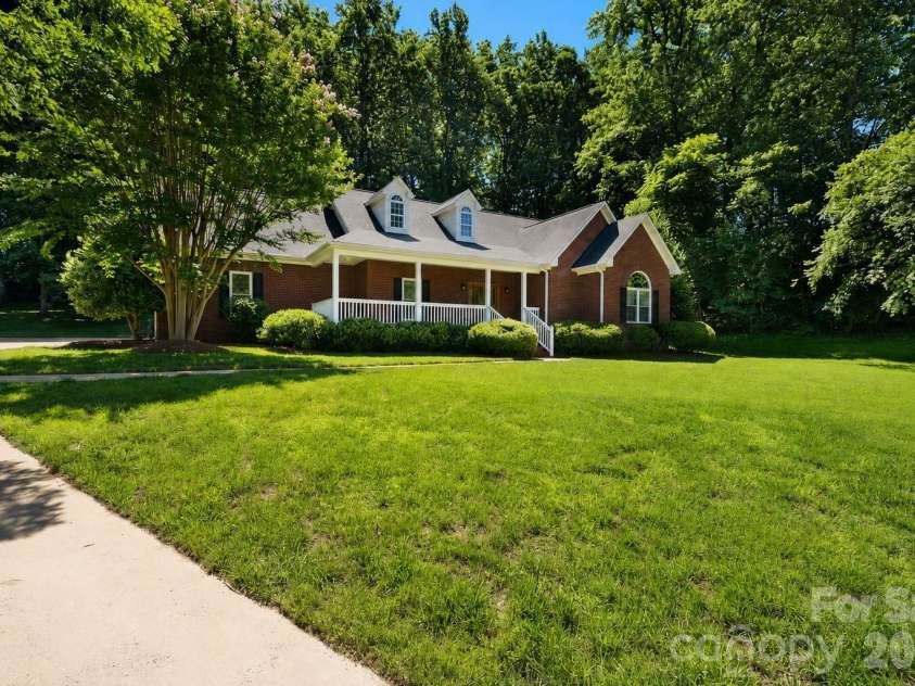 10846 Tyler Brook Lane, Mint Hill, NC 28227.  MLS# CAR4392416, YatesRealty ID 38253. 