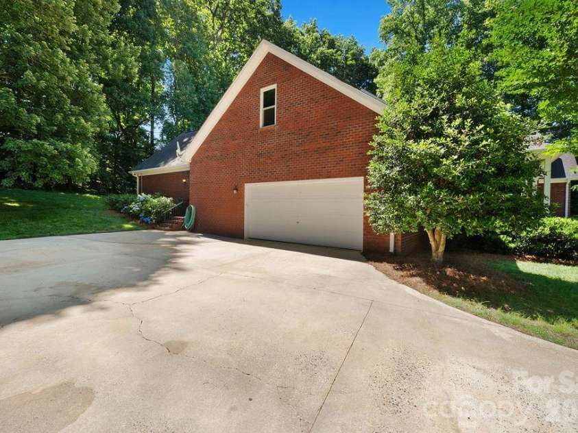 10846 Tyler Brook Lane, Mint Hill, NC 28227.  MLS# CAR4392416, YatesRealty ID 38253. 