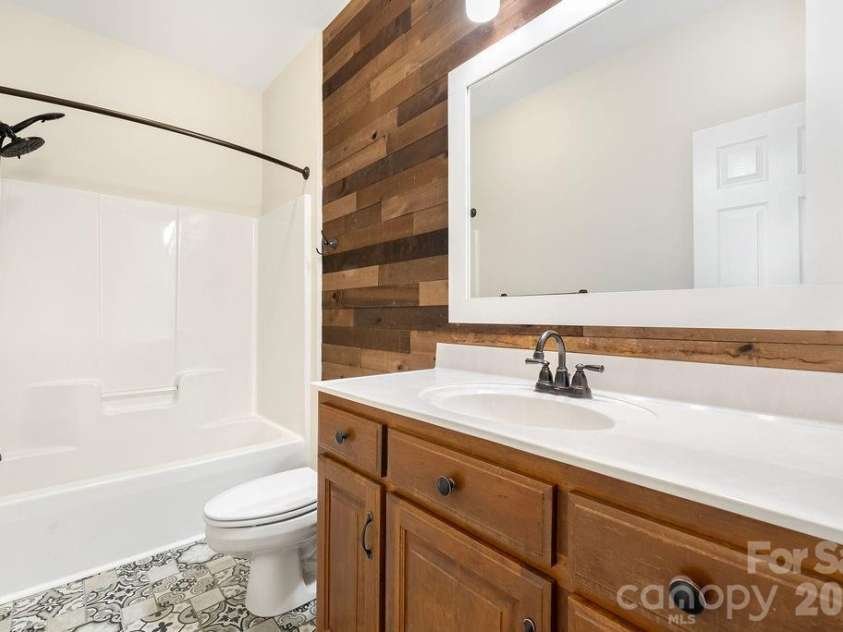 10846 Tyler Brook Lane, Mint Hill, NC 28227.  MLS# CAR4392416, YatesRealty ID 38253. Second Full Bathroom