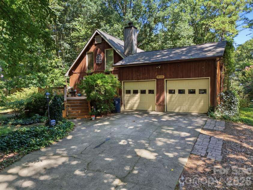 21235 Sandy Cove Road, Cornelius, NC 28031.  MLS# CAR4404400, YatesRealty ID 38254. 