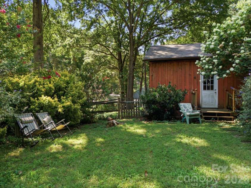 21235 Sandy Cove Road, Cornelius, NC 28031.  MLS# CAR4404400, YatesRealty ID 38254. 