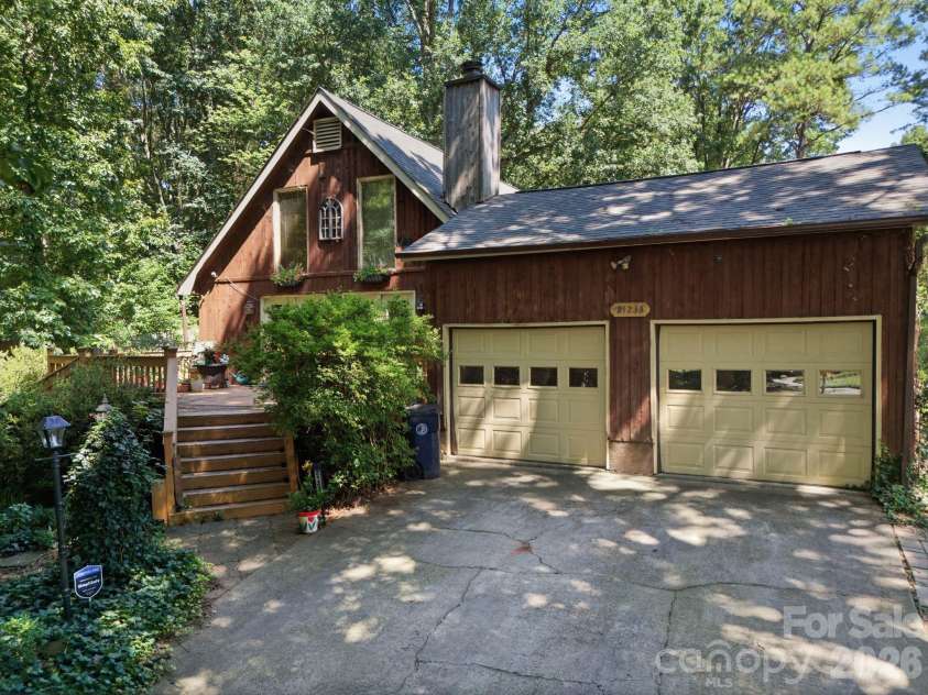 21235 Sandy Cove Road, Cornelius, NC 28031.  MLS# CAR4404400, YatesRealty ID 38254. 