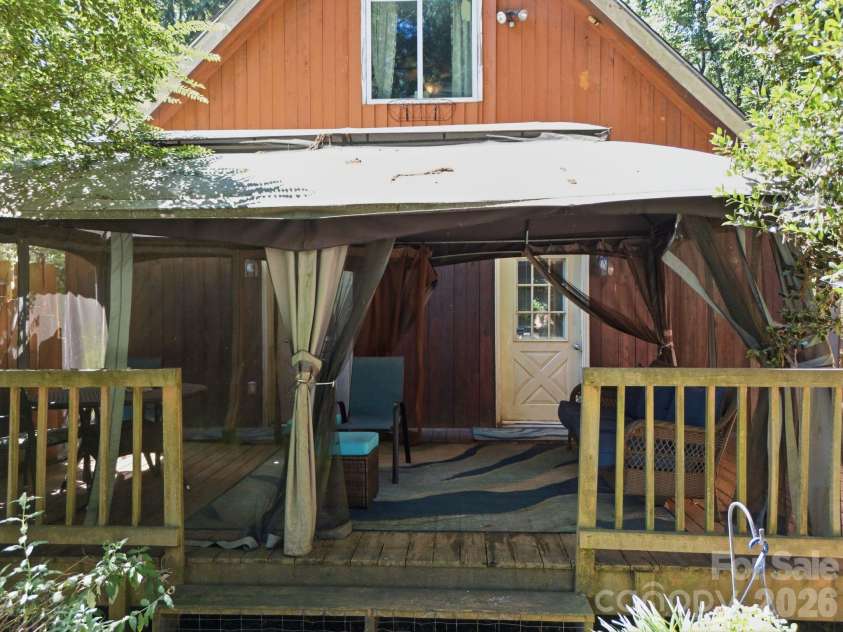 21235 Sandy Cove Road, Cornelius, NC 28031.  MLS# CAR4404400, YatesRealty ID 38254. 