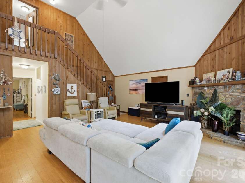 21235 Sandy Cove Road, Cornelius, NC 28031.  MLS# CAR4404400, YatesRealty ID 38254. 