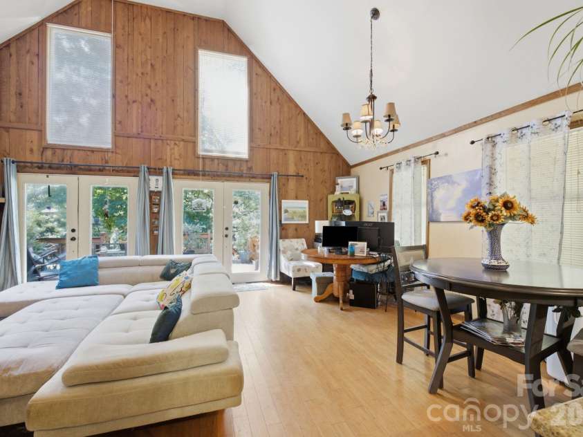 21235 Sandy Cove Road, Cornelius, NC 28031.  MLS# CAR4404400, YatesRealty ID 38254. 