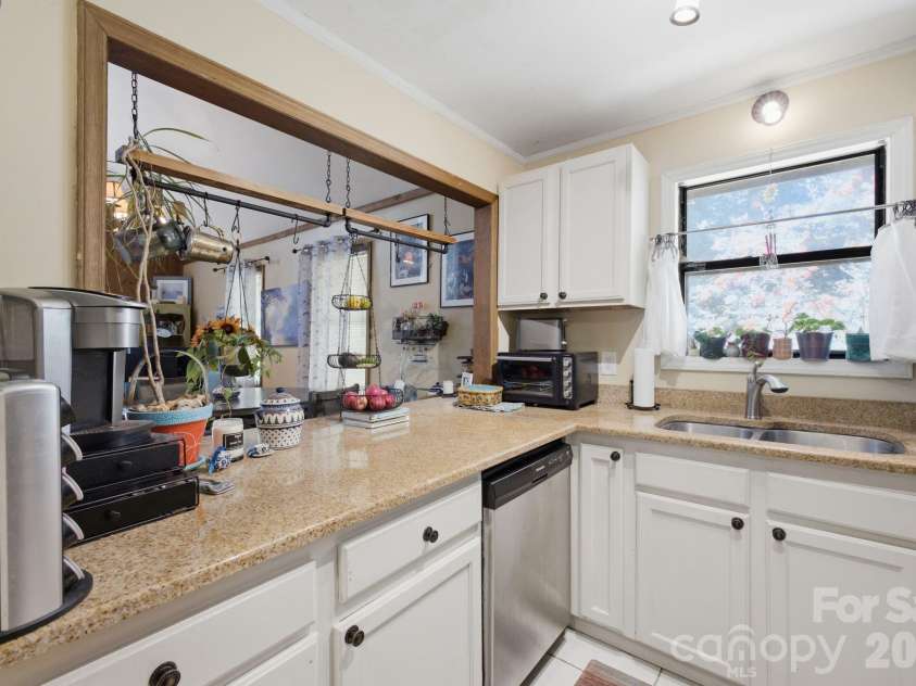 21235 Sandy Cove Road, Cornelius, NC 28031.  MLS# CAR4404400, YatesRealty ID 38254. 