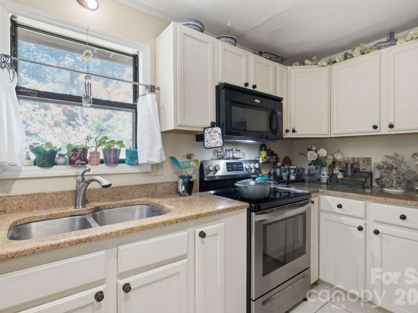 21235 Sandy Cove Road, Cornelius, NC 28031.  MLS# CAR4404400, YatesRealty ID 38254. 