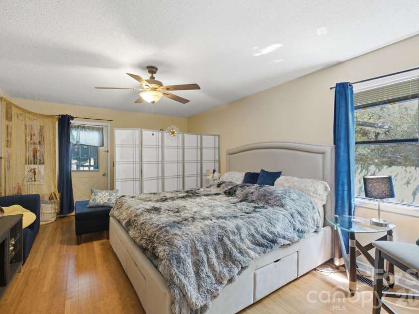 21235 Sandy Cove Road, Cornelius, NC 28031.  MLS# CAR4404400, YatesRealty ID 38254. 
