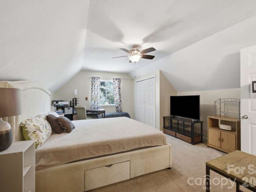 21235 Sandy Cove Road, Cornelius, NC 28031.  MLS# CAR4404400, YatesRealty ID 38254. 