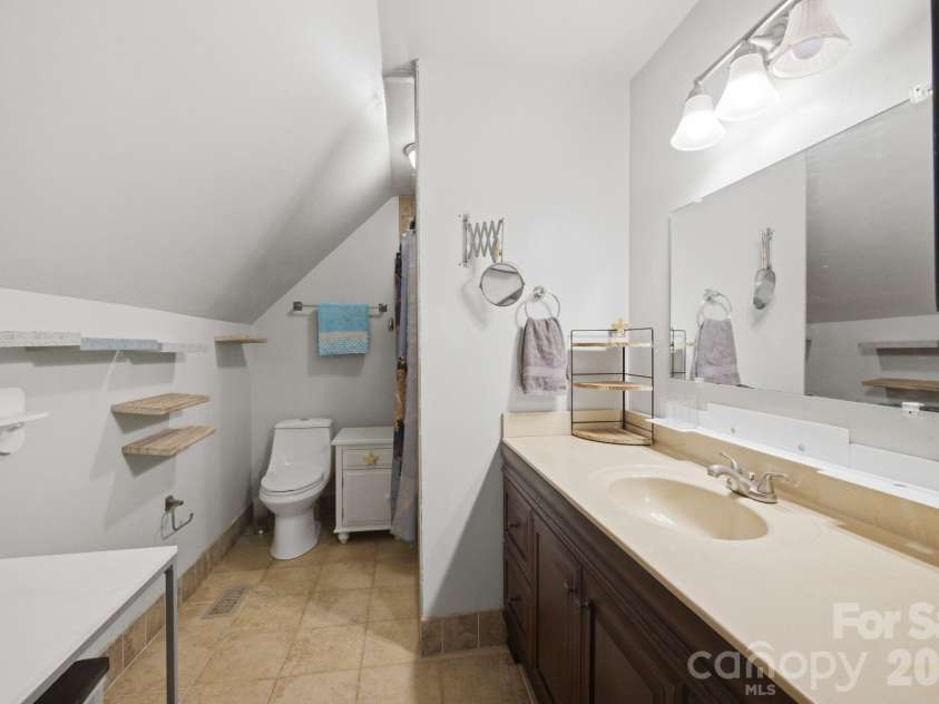 21235 Sandy Cove Road, Cornelius, NC 28031.  MLS# CAR4404400, YatesRealty ID 38254. 