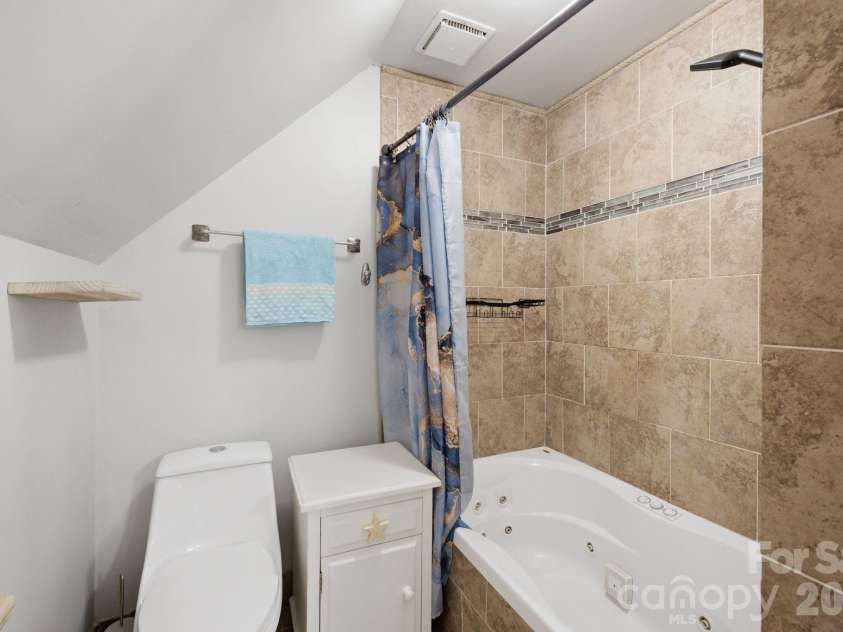 21235 Sandy Cove Road, Cornelius, NC 28031.  MLS# CAR4404400, YatesRealty ID 38254. 
