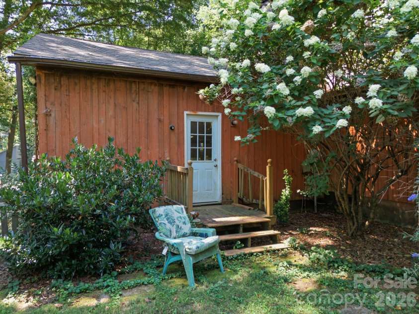 21235 Sandy Cove Road, Cornelius, NC 28031.  MLS# CAR4404400, YatesRealty ID 38254. 