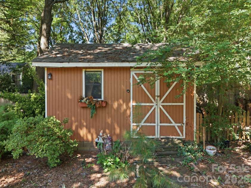 21235 Sandy Cove Road, Cornelius, NC 28031.  MLS# CAR4404400, YatesRealty ID 38254. 