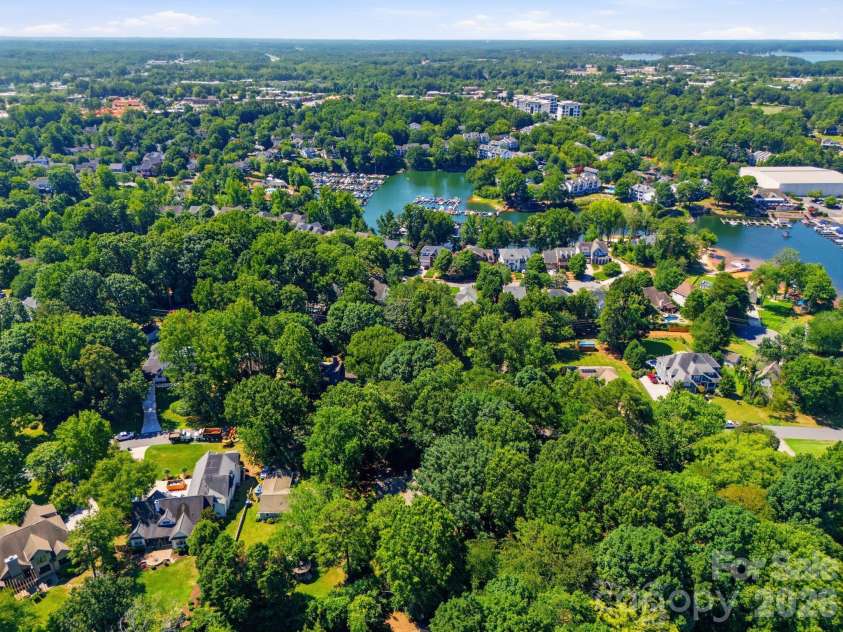 21235 Sandy Cove Road, Cornelius, NC 28031.  MLS# CAR4404400, YatesRealty ID 38254. 