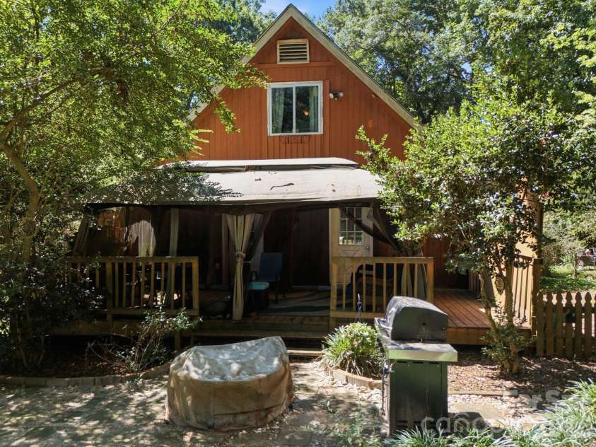 21235 Sandy Cove Road, Cornelius, NC 28031.  MLS# CAR4404400, YatesRealty ID 38254. 