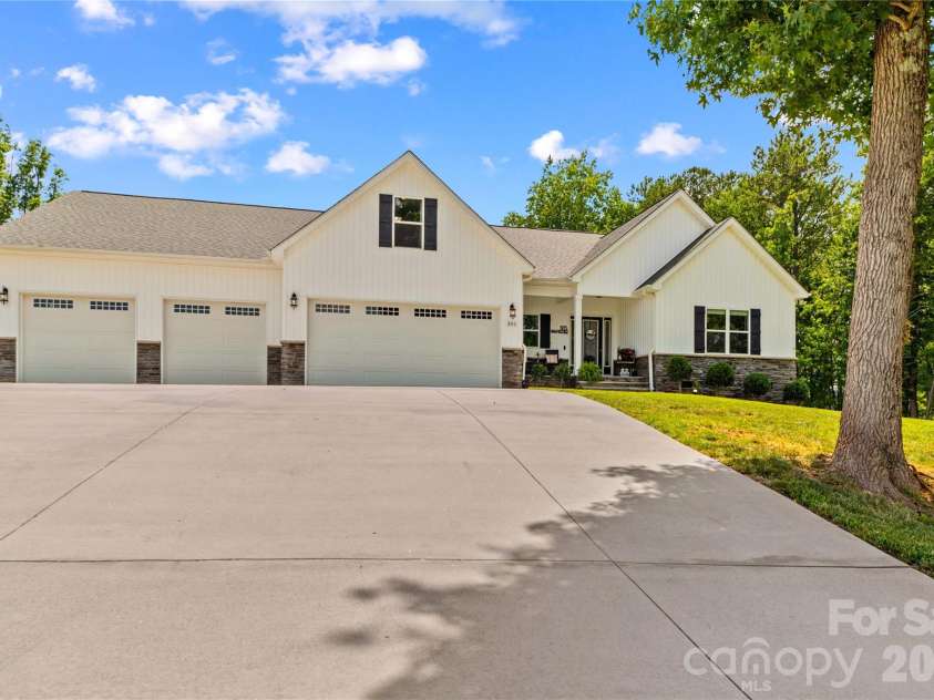 305 Absher Farm Loop, Statesville, NC 28625.  MLS# CAR4396326, YatesRealty ID 38255. 