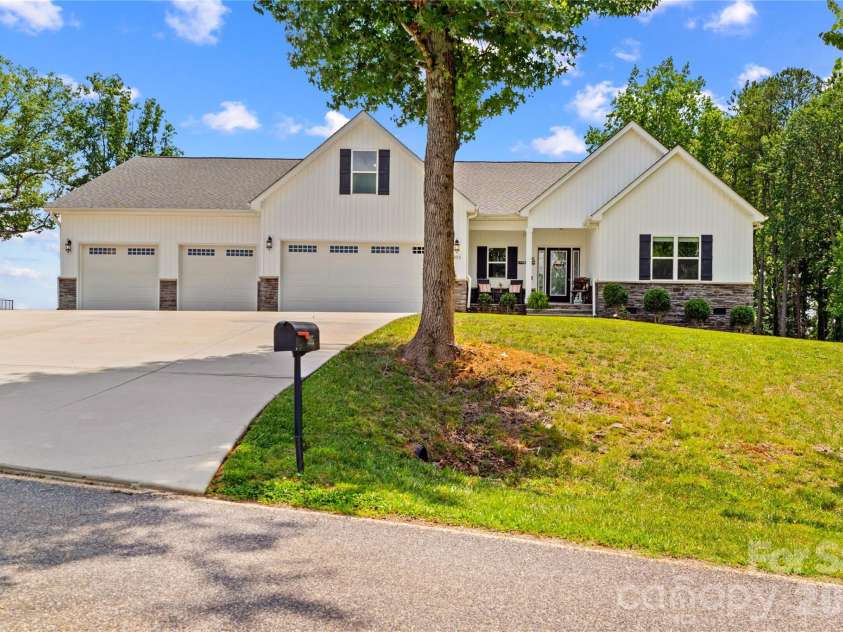 305 Absher Farm Loop, Statesville, NC 28625.  MLS# CAR4396326, YatesRealty ID 38255. 