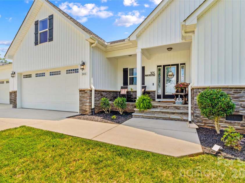 305 Absher Farm Loop, Statesville, NC 28625.  MLS# CAR4396326, YatesRealty ID 38255. 