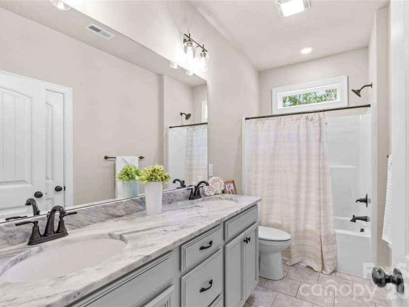 305 Absher Farm Loop, Statesville, NC 28625.  MLS# CAR4396326, YatesRealty ID 38255. 