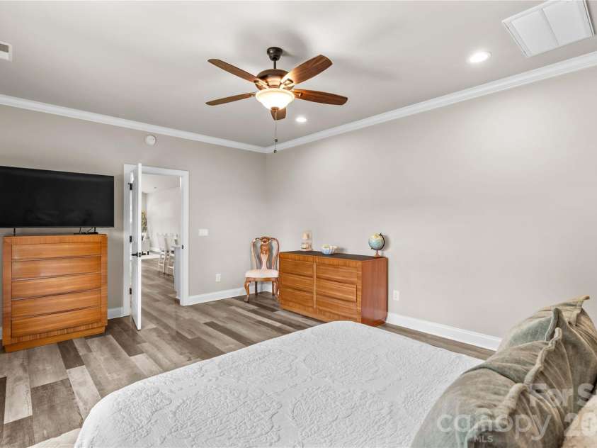 305 Absher Farm Loop, Statesville, NC 28625.  MLS# CAR4396326, YatesRealty ID 38255. 