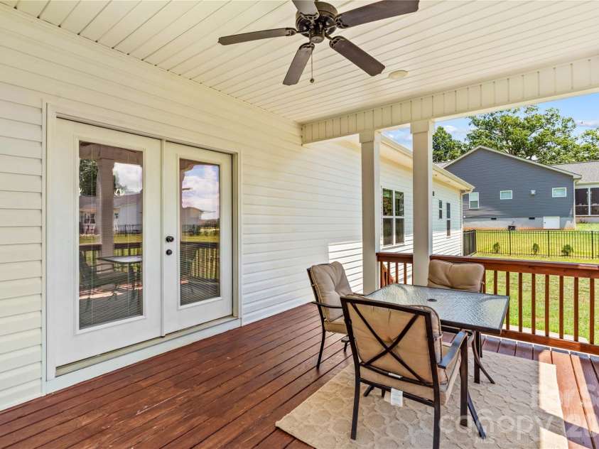 305 Absher Farm Loop, Statesville, NC 28625.  MLS# CAR4396326, YatesRealty ID 38255. 