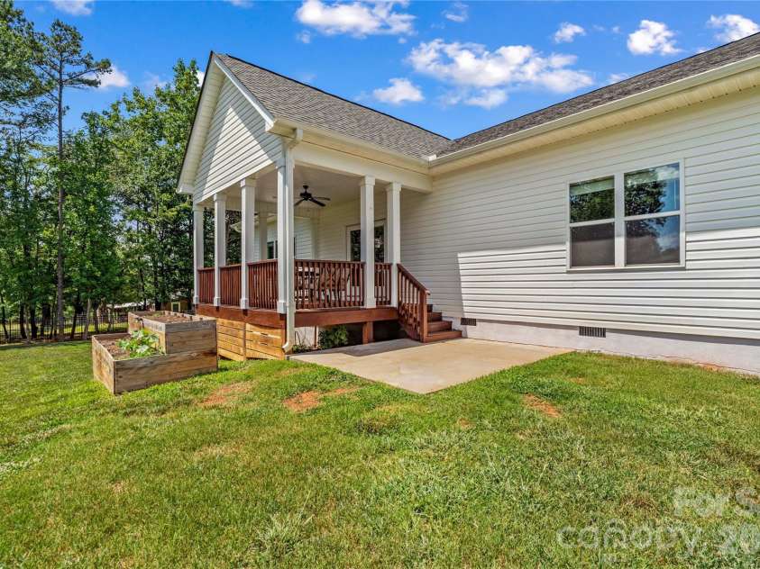 305 Absher Farm Loop, Statesville, NC 28625.  MLS# CAR4396326, YatesRealty ID 38255. 