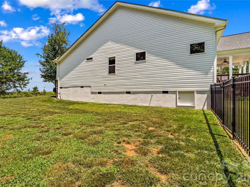 305 Absher Farm Loop, Statesville, NC 28625.  MLS# CAR4396326, YatesRealty ID 38255. 