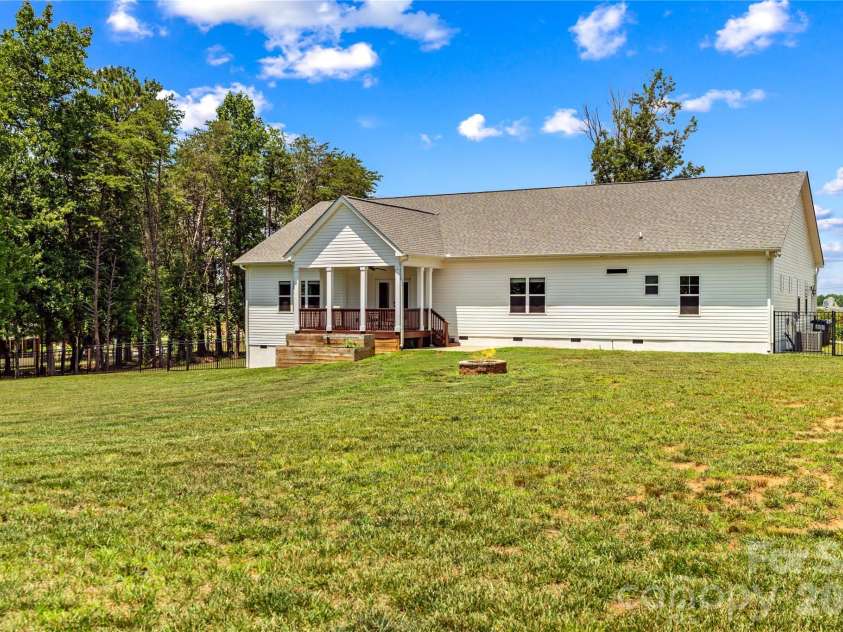 305 Absher Farm Loop, Statesville, NC 28625.  MLS# CAR4396326, YatesRealty ID 38255. 