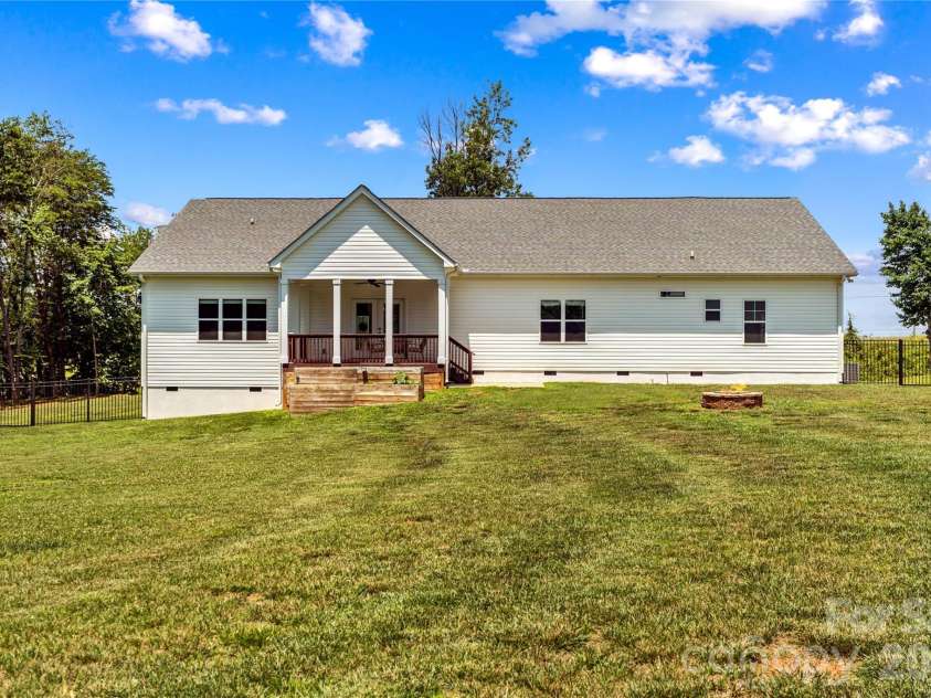 305 Absher Farm Loop, Statesville, NC 28625.  MLS# CAR4396326, YatesRealty ID 38255. 